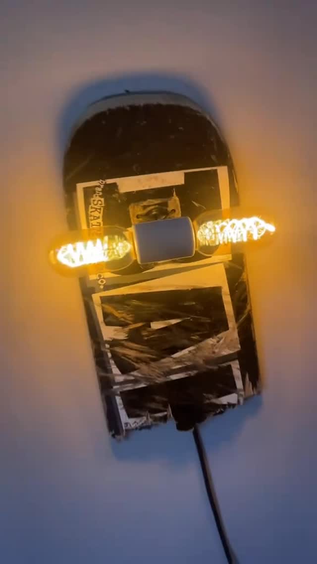 You got a broken skateboard ? Use the Lightwheel light kit to Upcycle it into a functional object