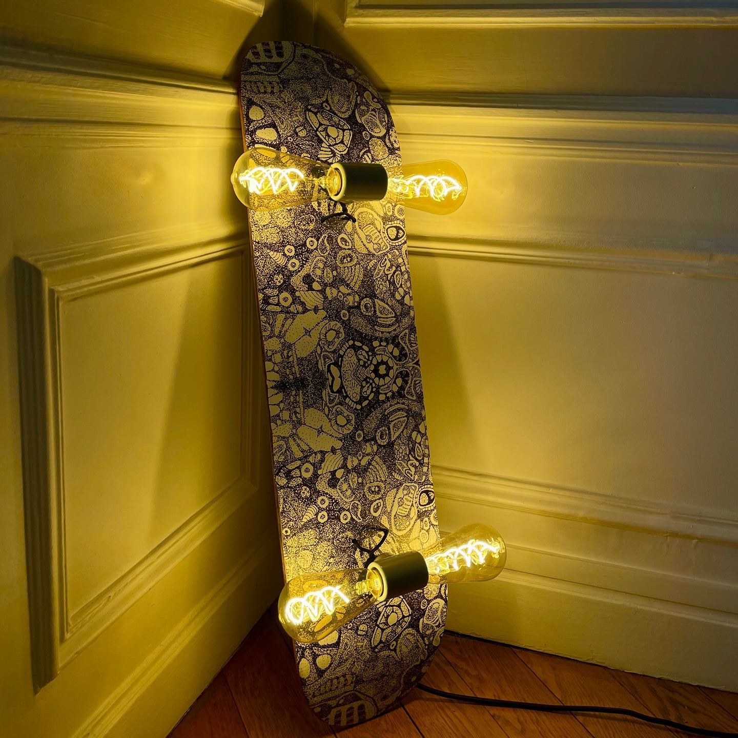 Pointillism Art Skateboard Lamp