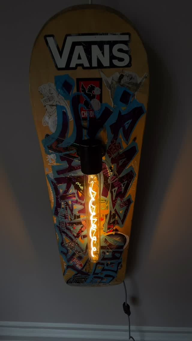 The perfect skater gift. You know someone that has skateboard decks at home ? Gift him this ready made kit. The Lightwheel Kit converts any 